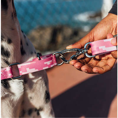 Peitoral Antipuxão Camuflado Rosa para Cães