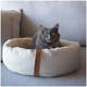 Cama Lush Off-White com Tag Caramelo para Gatos