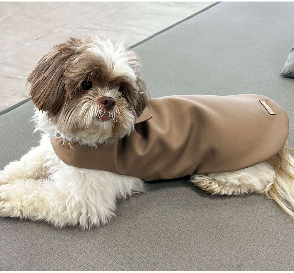 Capa Fábrica Pet Lisa Básica Caqui - Tam. G