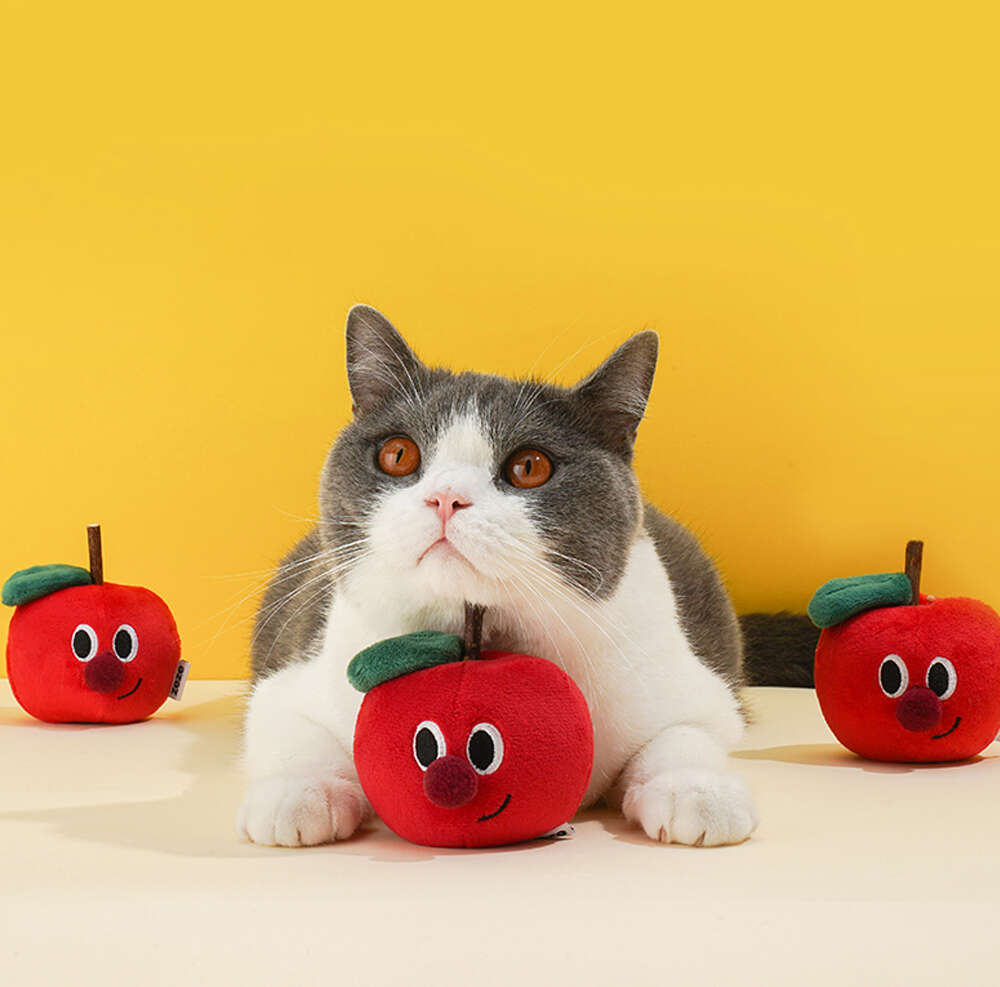Brinquedo Pelúcia Zeze Espetinho Matatabi Maçã Vermelha com Catnip para Gatos - Tam. Único